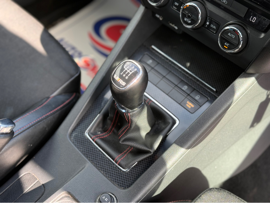 2014 Skoda Octavia - image 20