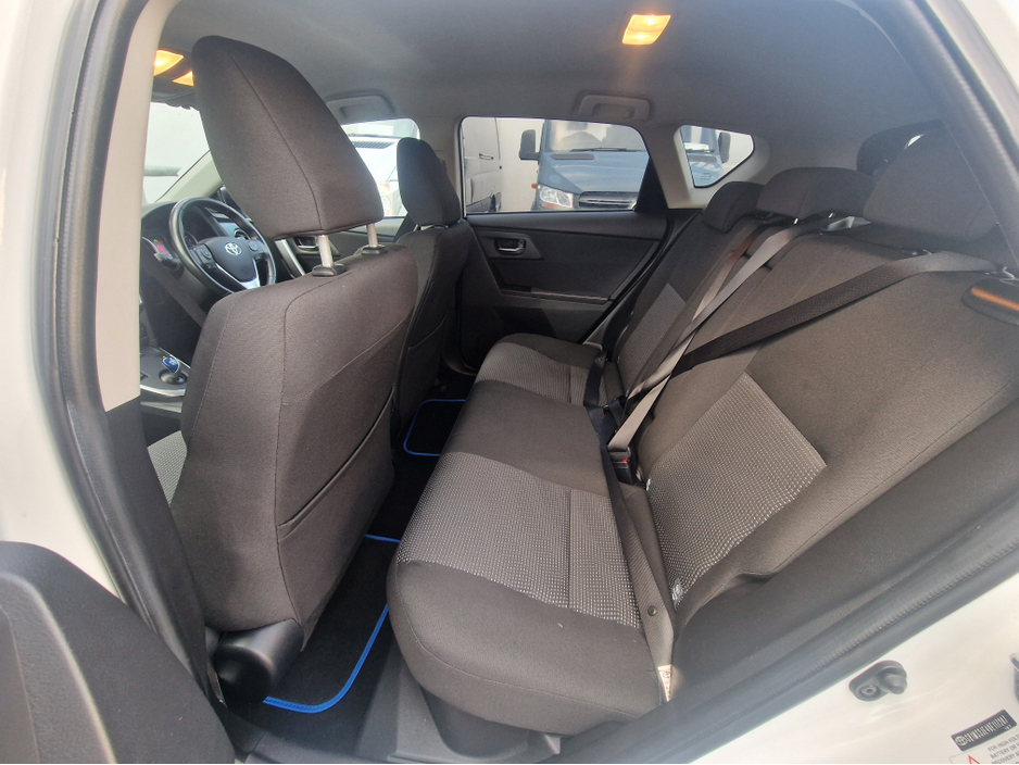 2014 Toyota Auris - image 25