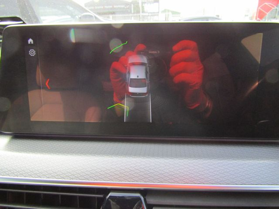 2018 BMW 5 Series - image 28