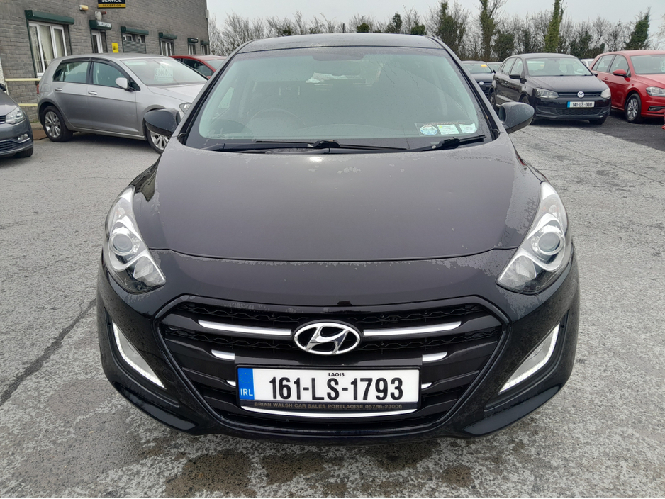 2016 Hyundai i30 - image 2