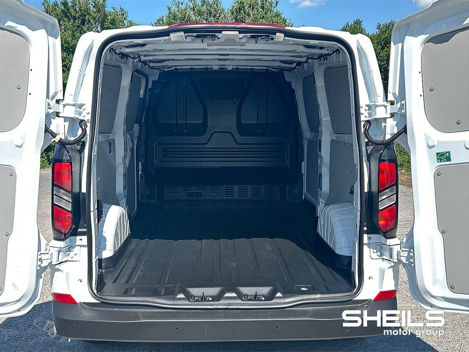 2025 Ford Transit Custom - image 9