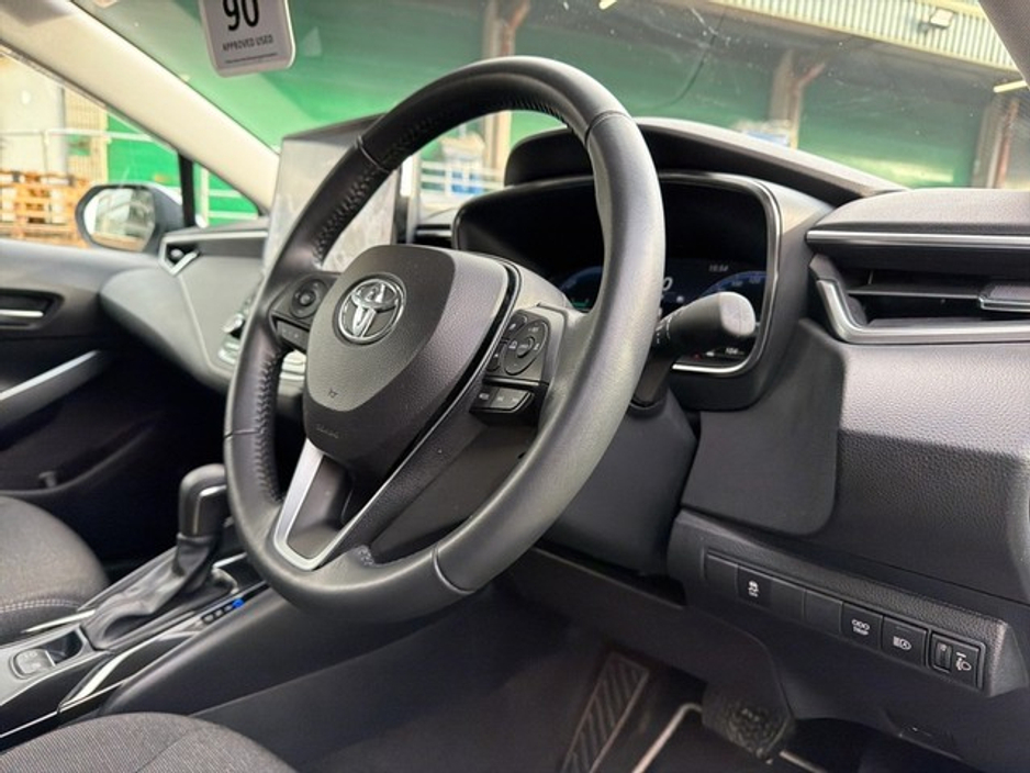 2025 Toyota Corolla COROLLA LUNA SPORT SALOON €34,945