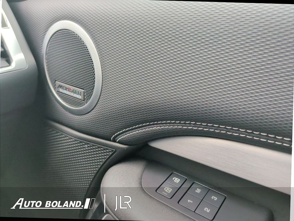 2026 Land Rover Discovery - image 7