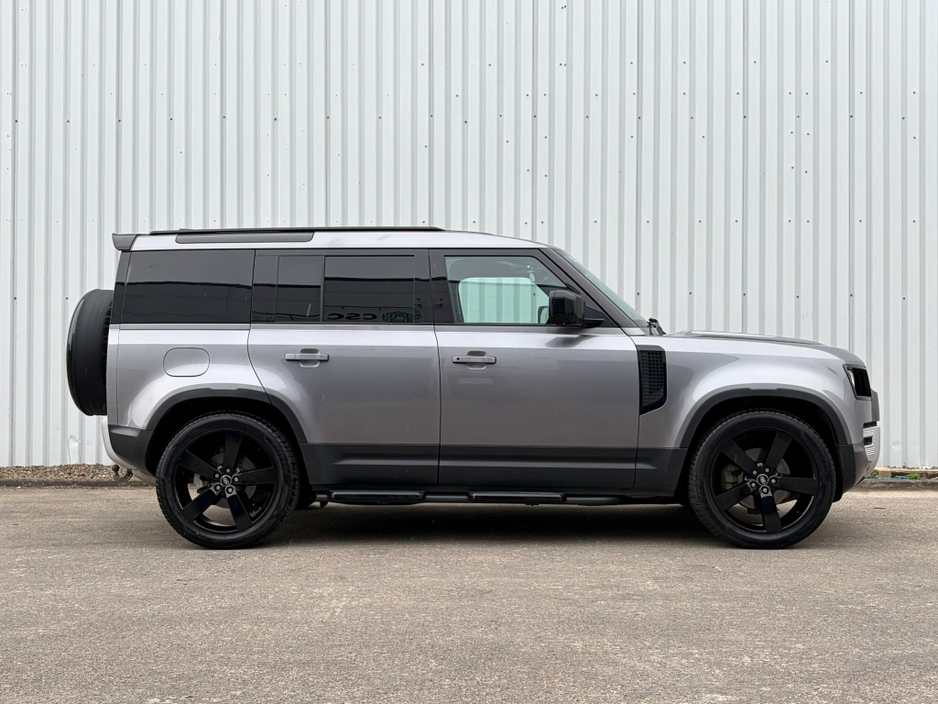2021 Land Rover Defender - image 4
