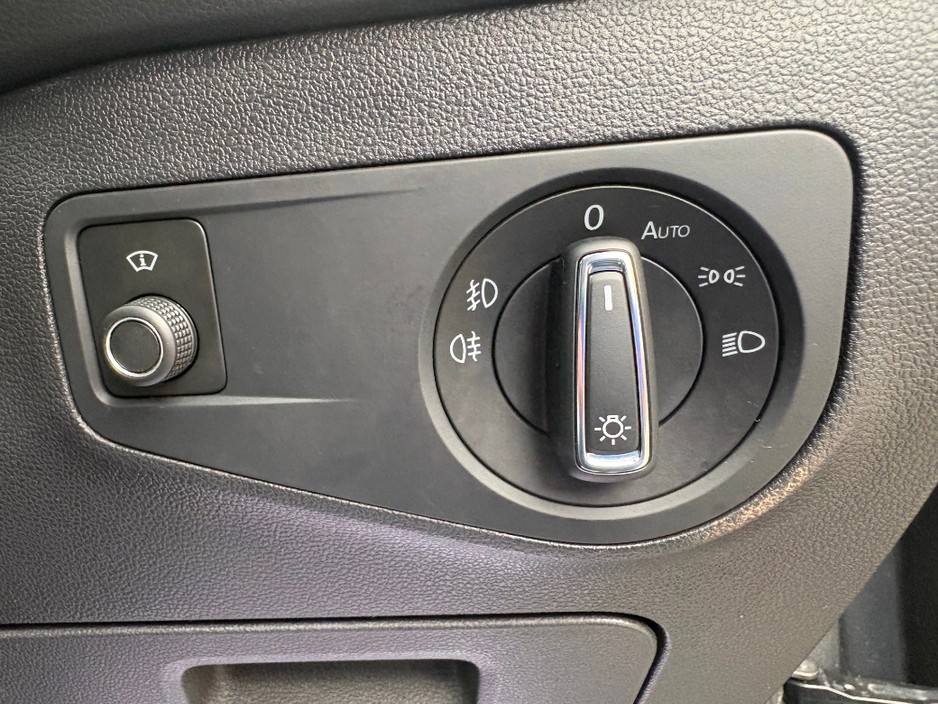 2018 Volkswagen Tiguan - image 36