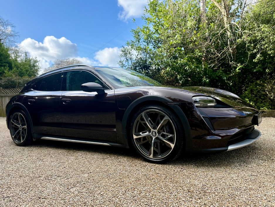 2022 Porsche Taycan - image 2