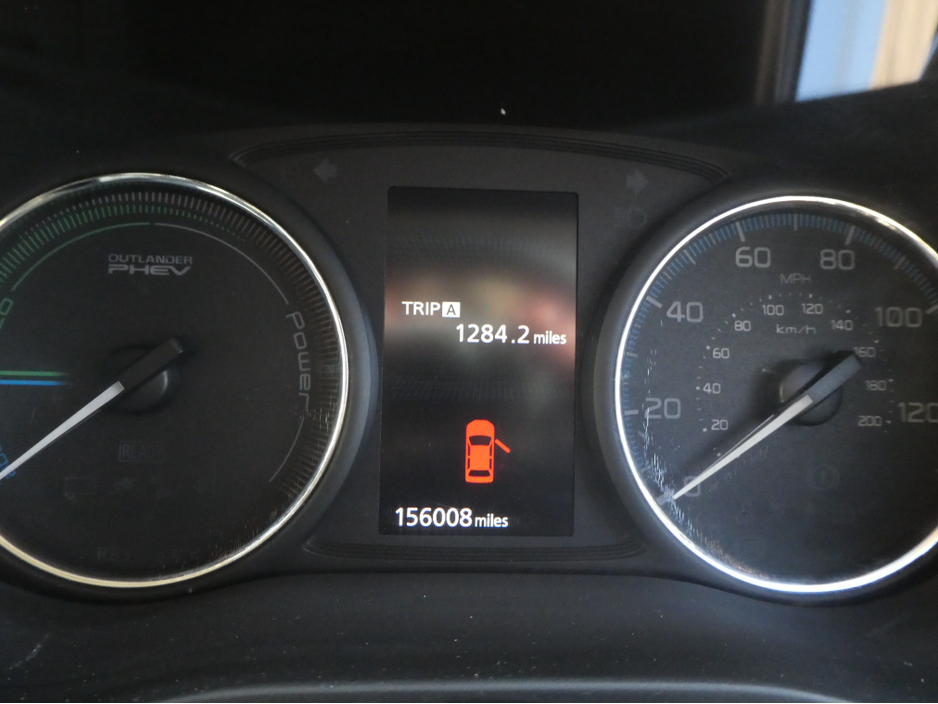 2015 Mitsubishi Outlander - image 4