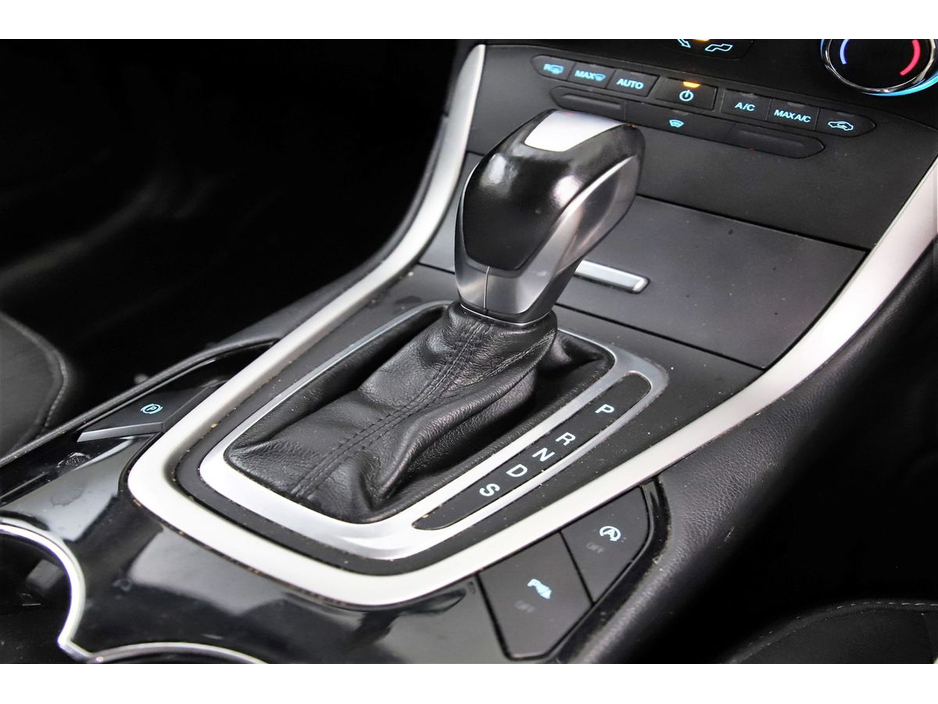 2017 Ford Galaxy - image 18