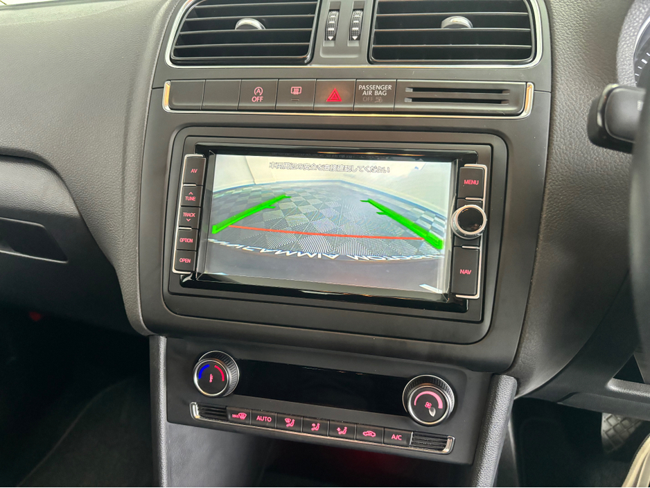 2015 Volkswagen Polo - image 11