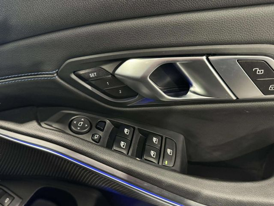 2023 BMW 3 Series - image 17