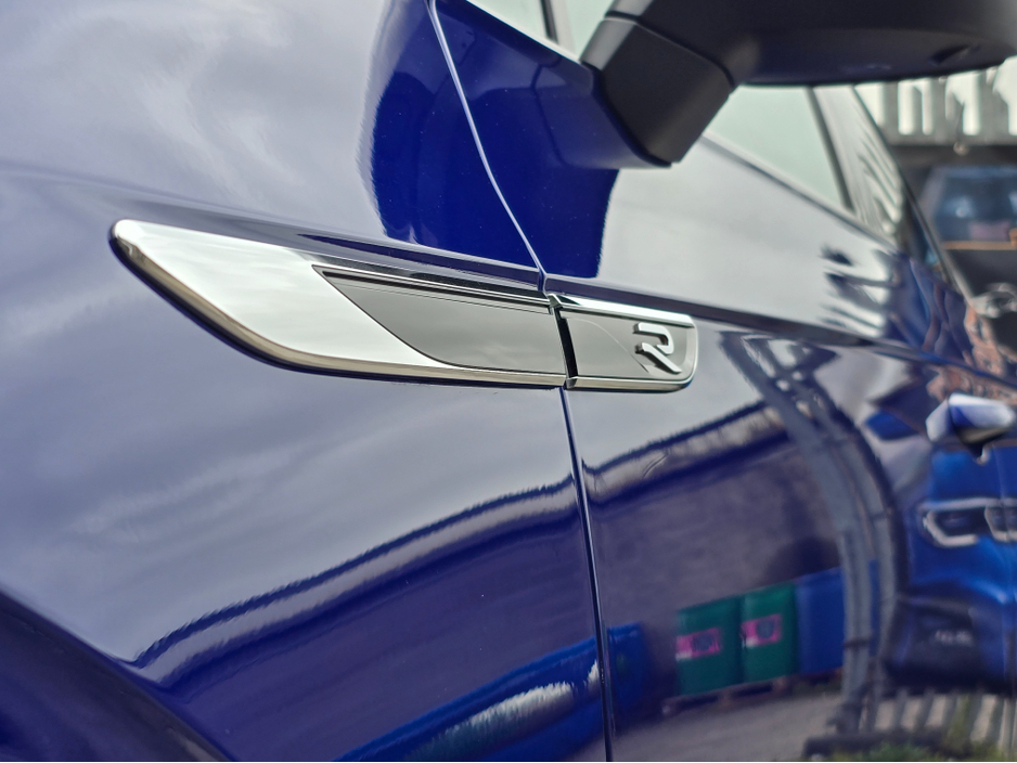 2023 Volkswagen Touareg 3.0TSI V6 R-LINE 462BHP 5DR LAPIZ BLUE +MAXTON KIT STUNNING! €67,950