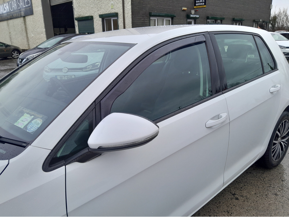 2017 Volkswagen Golf - image 17