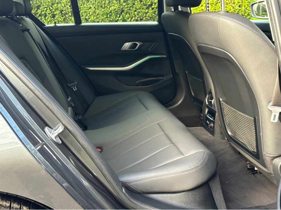 2020 BMW 3 Series 318D SE 4DR AUTO *M-SPORT ALLOYS*HEATED LEATHER*FULL SERVICE HISTORY* €18,950