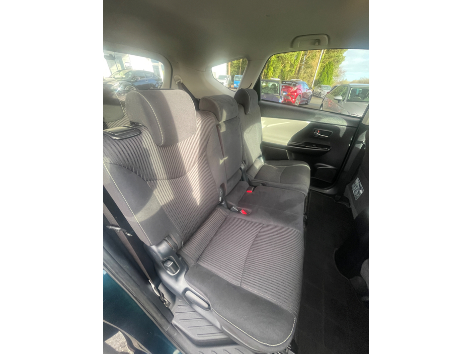 2016 Toyota Prius Alpha 2016 Toyota Prius Alpha €16,950