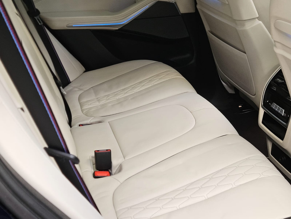 2020 BMW X5 - image 10