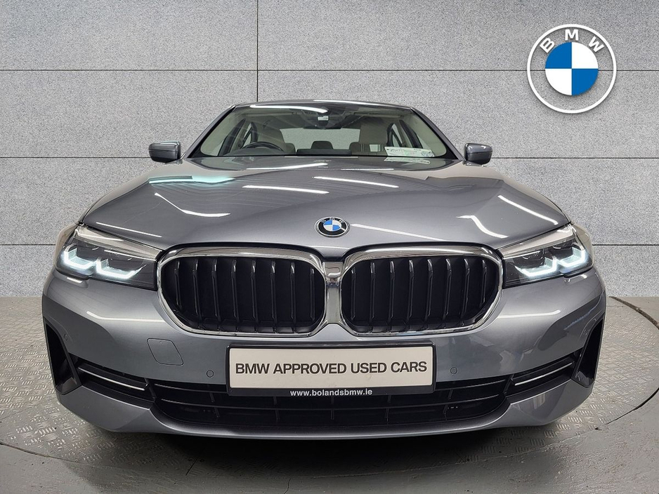 2021 BMW 5 Series - image 16