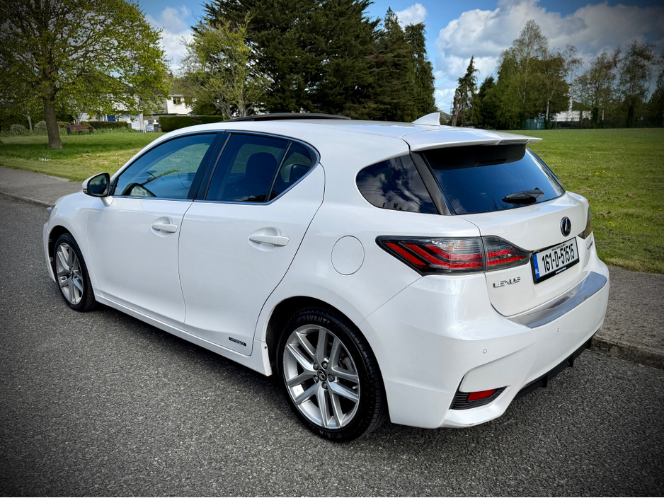 2016 Lexus CT 200 h - image 5