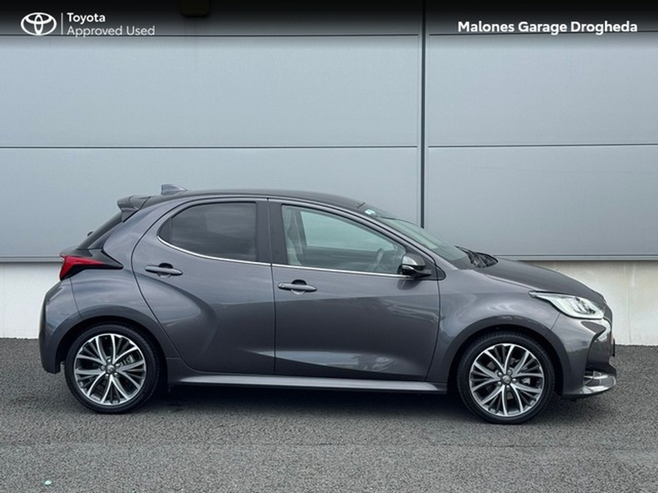 2023 Toyota Yaris - image 3