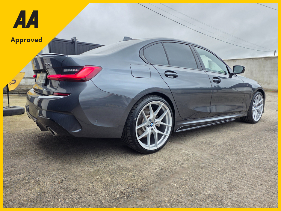 2020 BMW 3 Series - image 8