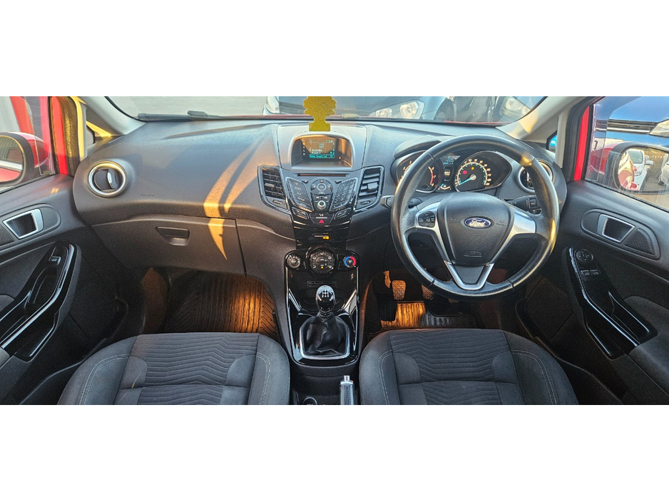 2015 Ford Fiesta - image 26