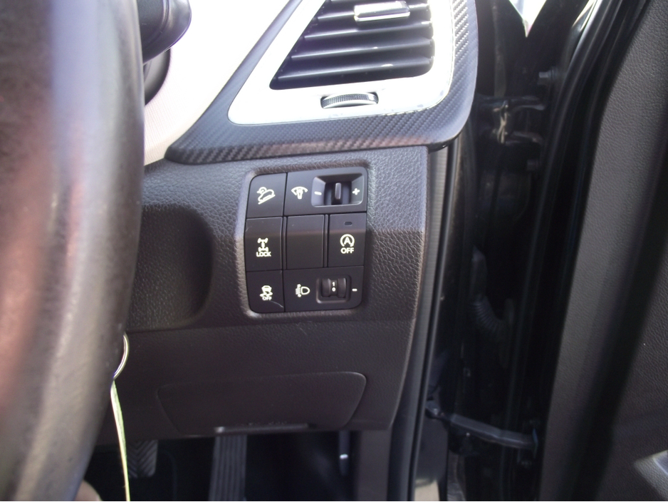 2017 Hyundai Santa Fe - image 14