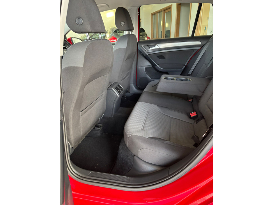 2014 Volkswagen Golf - image 10