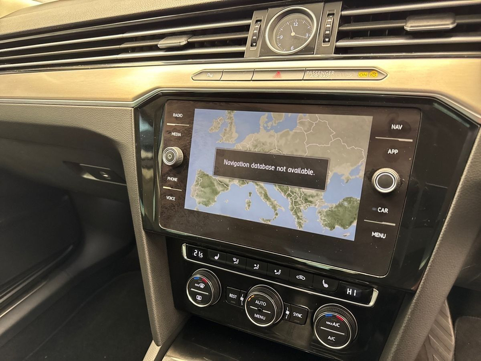 2019 Volkswagen Passat - image 20