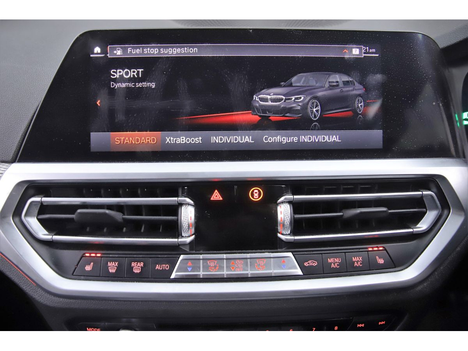 2020 BMW 3 Series - image 25