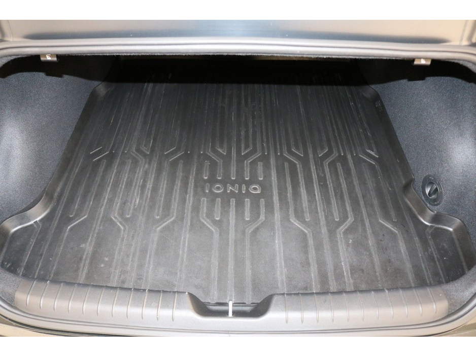 2024 Hyundai Ioniq 6 - image 11