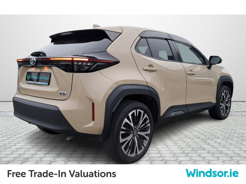 2023 Toyota Yaris Cross - image 2