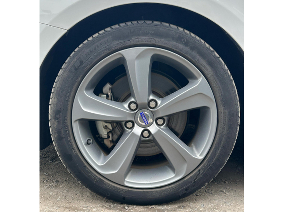 2014 Volvo V40 - image 18