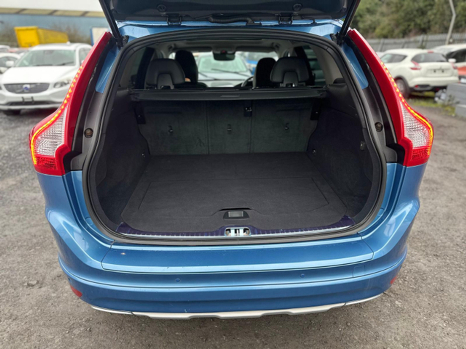 2017 Volvo XC60 - image 9