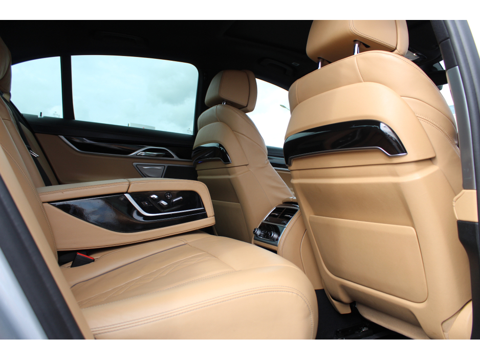 2019 BMW 7 Series - image 25