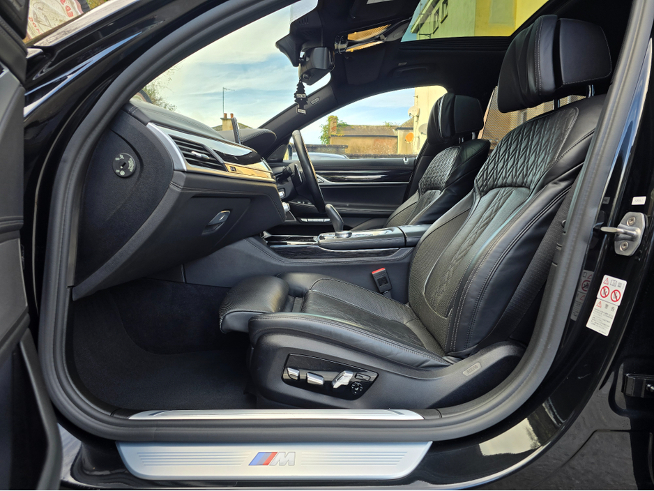 2018 BMW 7 Series - image 11