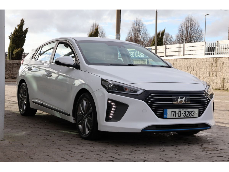 2017 Hyundai Ioniq - image 3