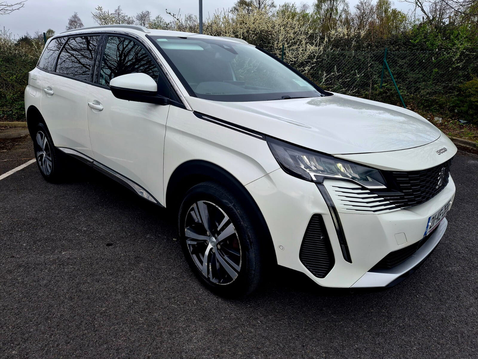 2021 Peugeot 5008 - image 3