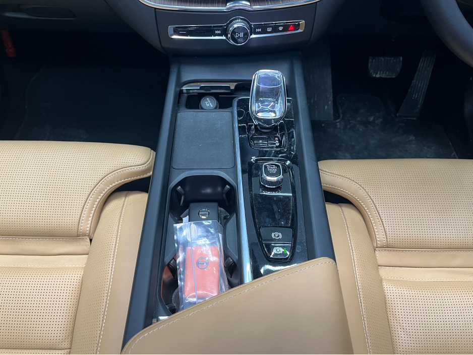 2023 Volvo XC60 - image 22