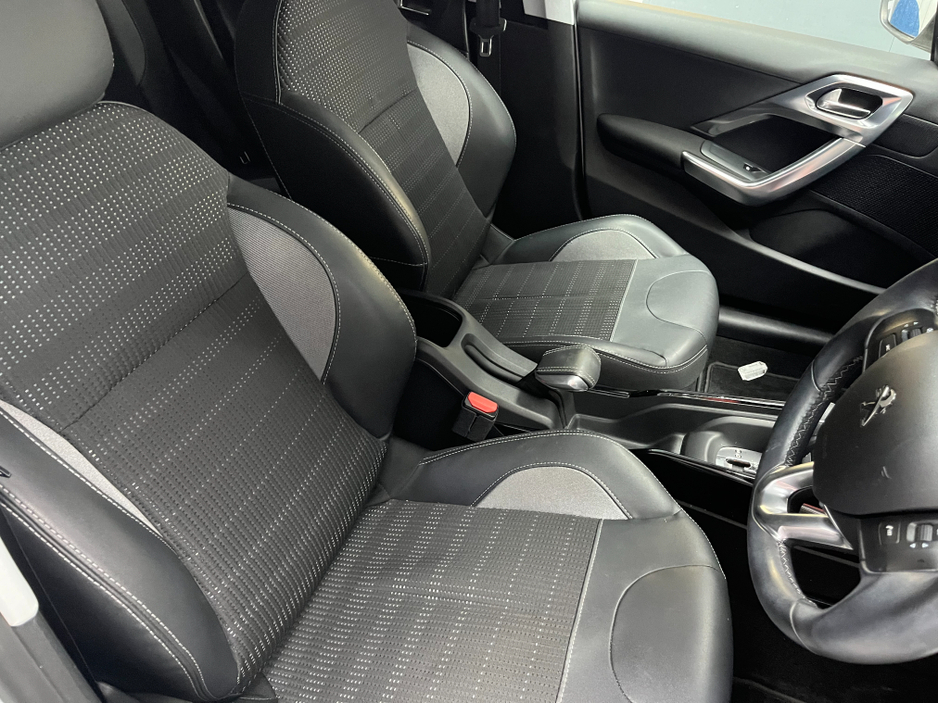 2017 Peugeot 2008 - image 9