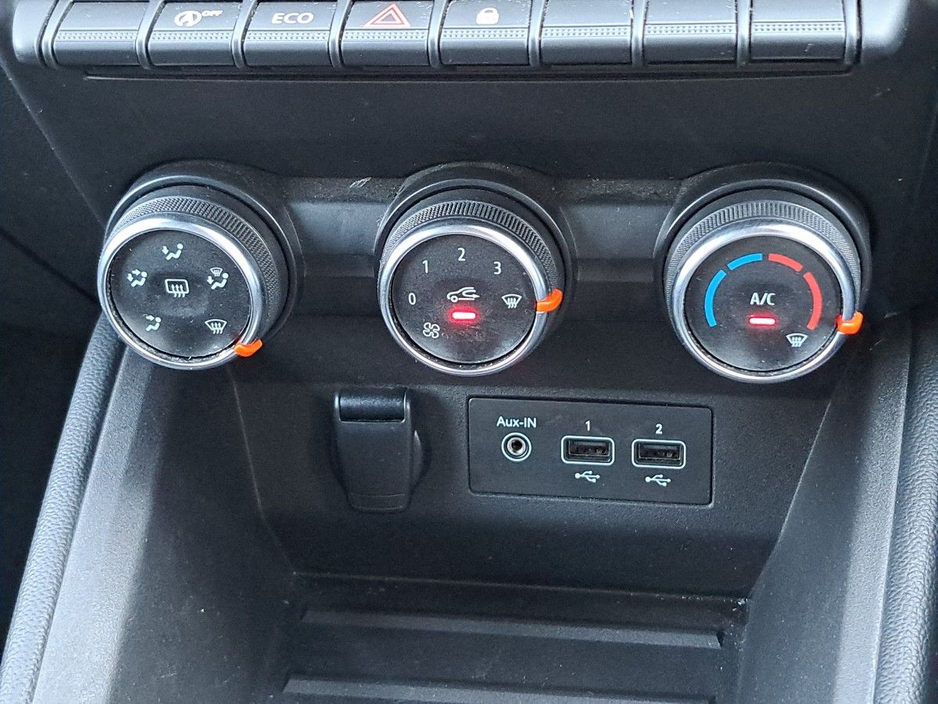 2020 Renault Clio - image 25