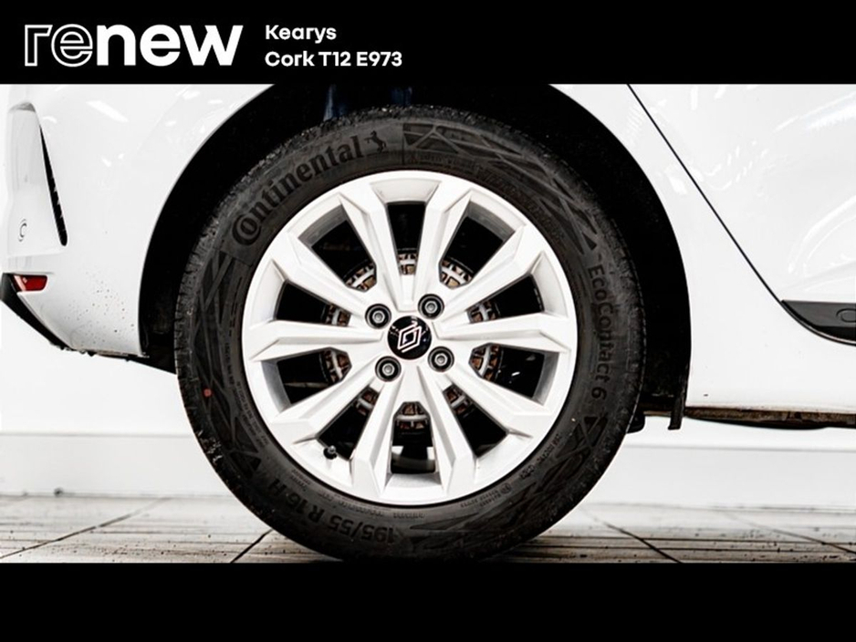 2025 Renault Clio - image 9