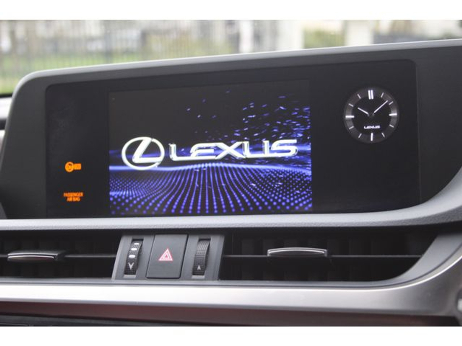 2019 Lexus ES 300 H - image 36