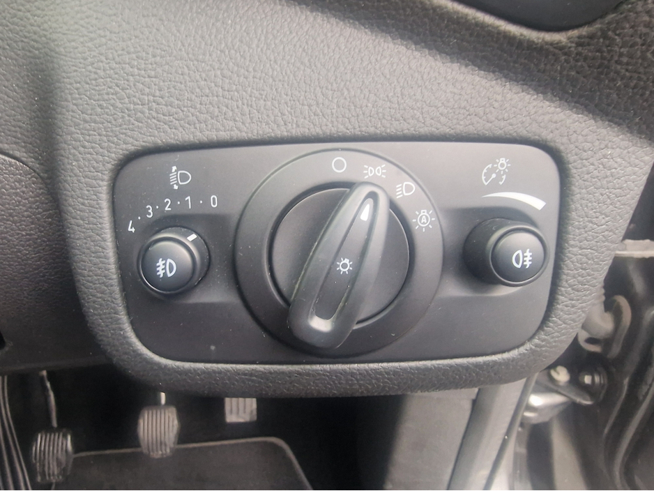 2017 Ford Kuga - image 17