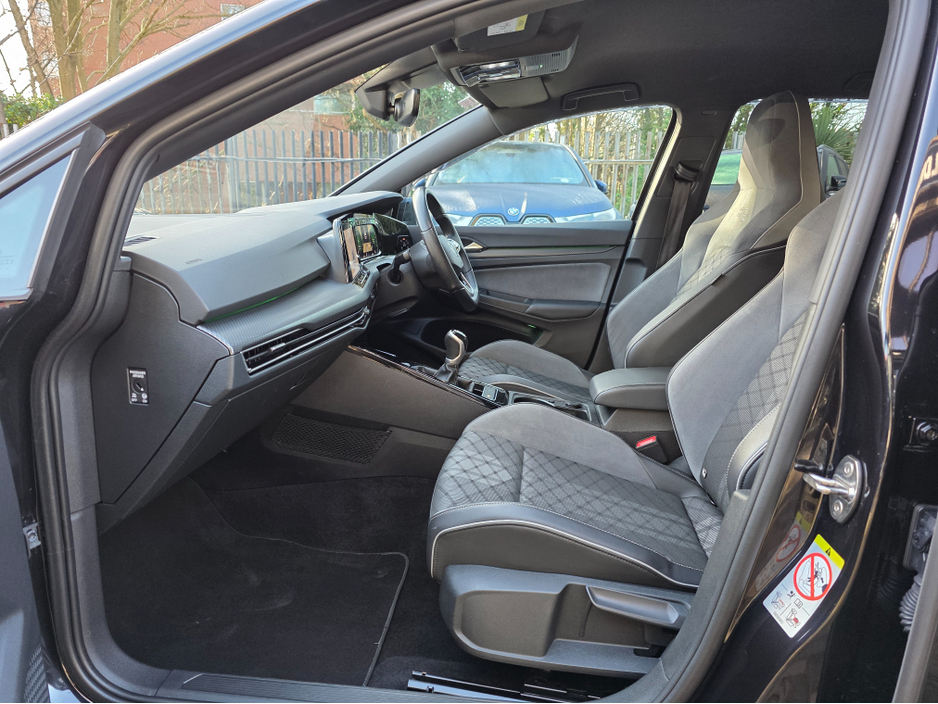 2024 Volkswagen Golf - image 24