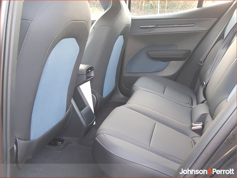 2025 Volvo EX30 69 kWh 272bhp Extended Range PLus €40,900