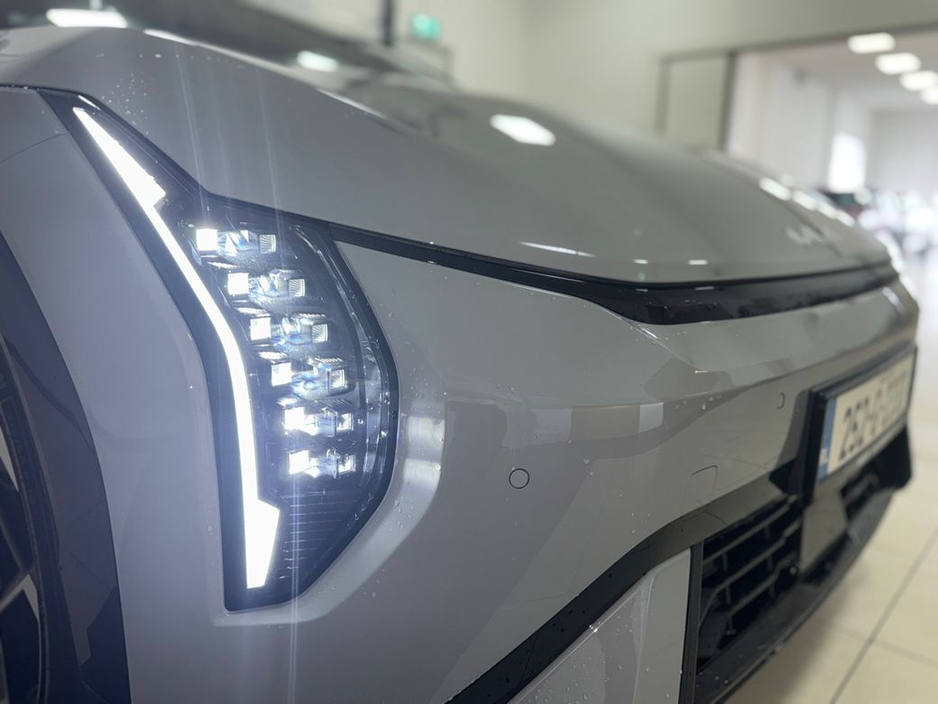 2025 Kia EV4 - image 10