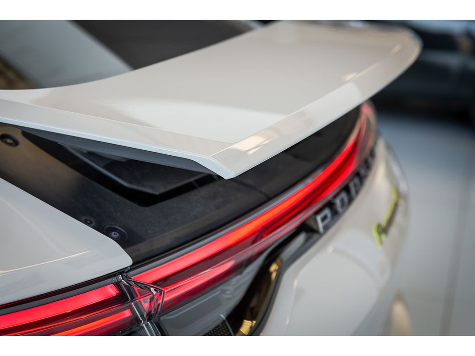 2023 Porsche Panamera - image 10