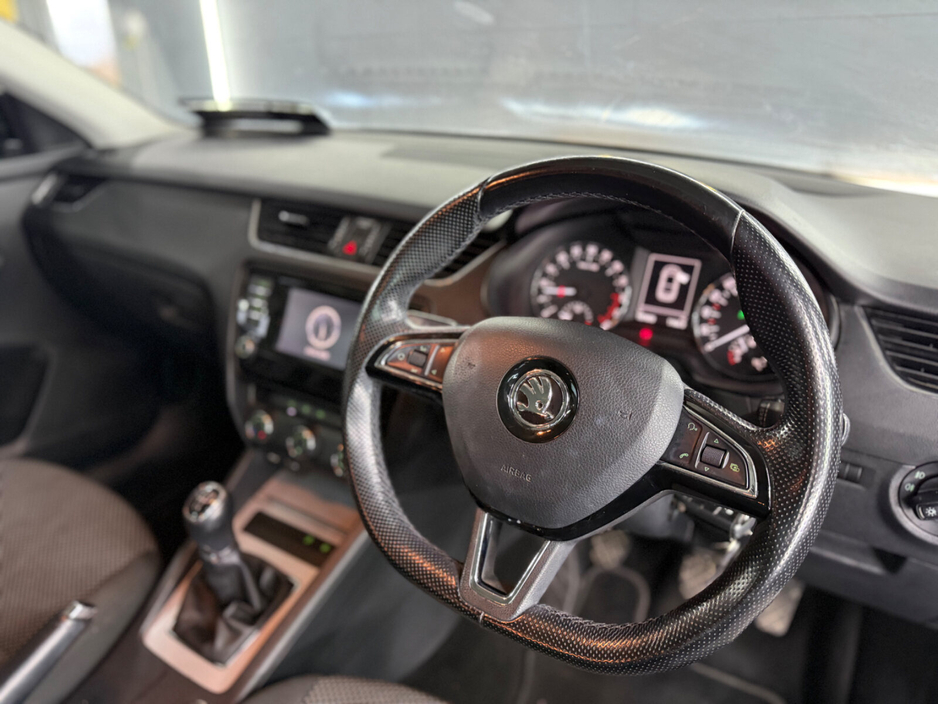 2015 Skoda Octavia - image 21