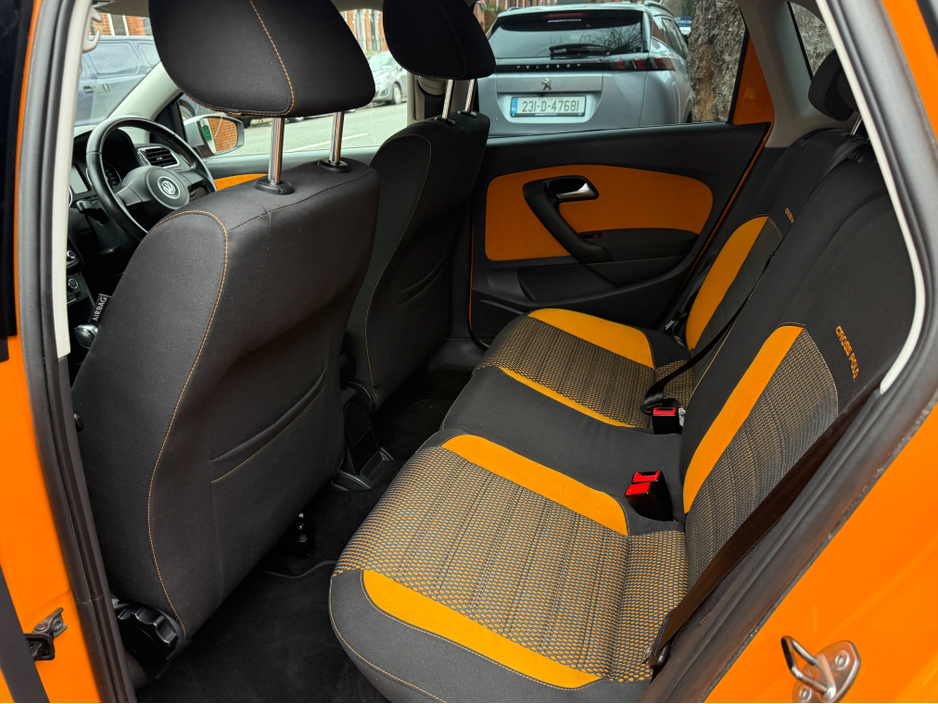 2011 Volkswagen Polo - image 11