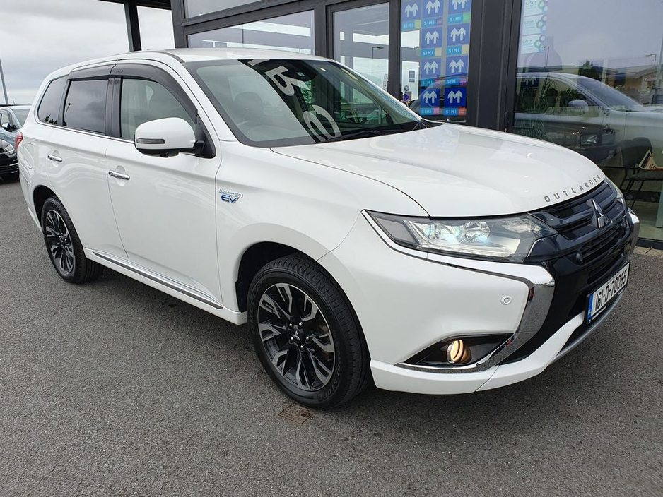 2016 Mitsubishi Outlander - image 4