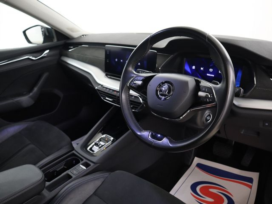 2022 Skoda Octavia - image 9